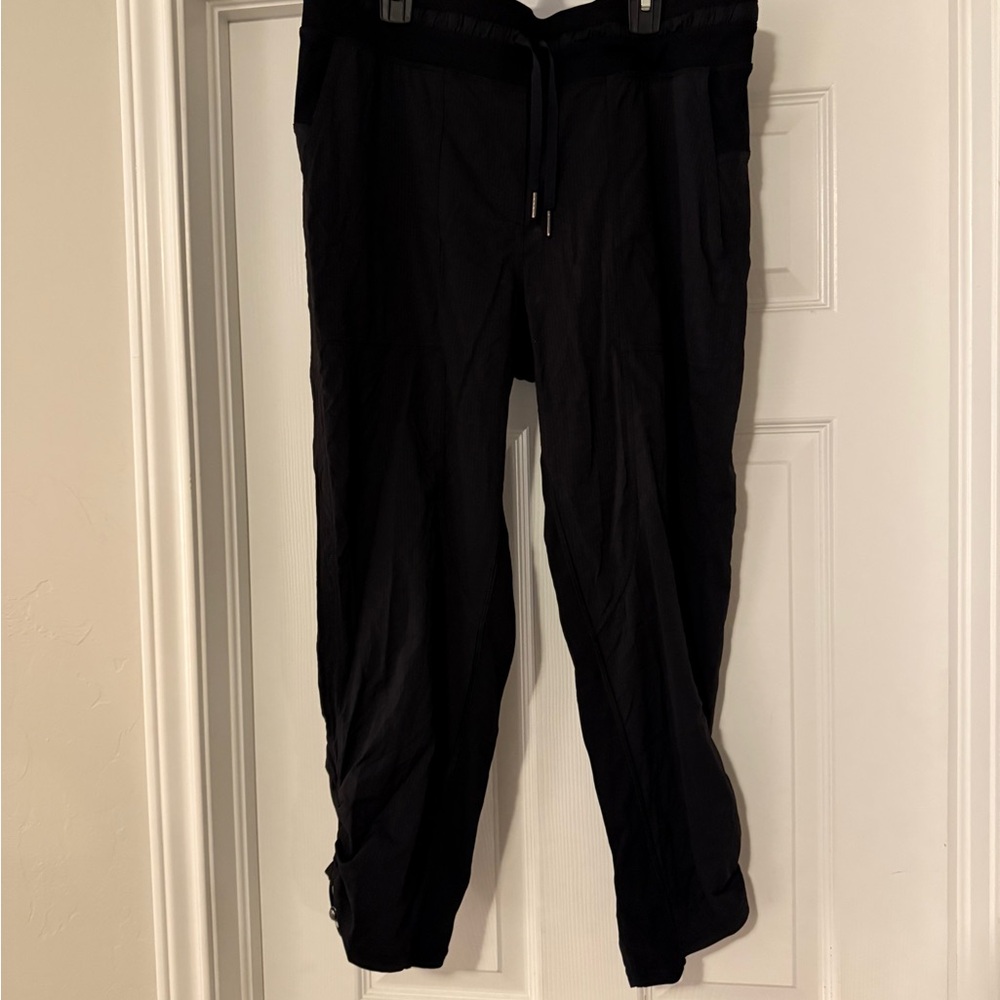 Lululemon dance studio crop unlined 20”